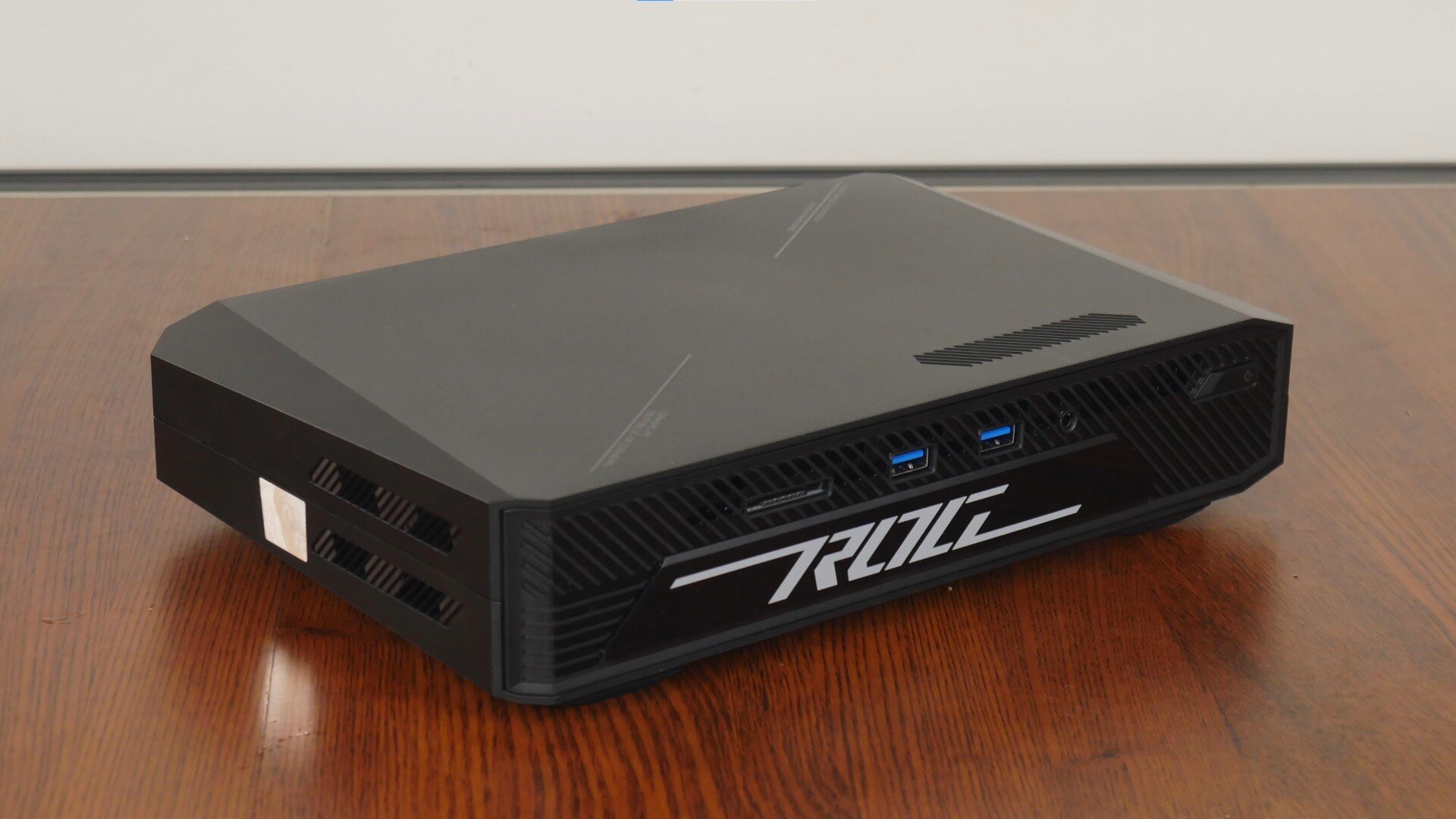 ASUS ROG NUC 970 Aesthetics (1)