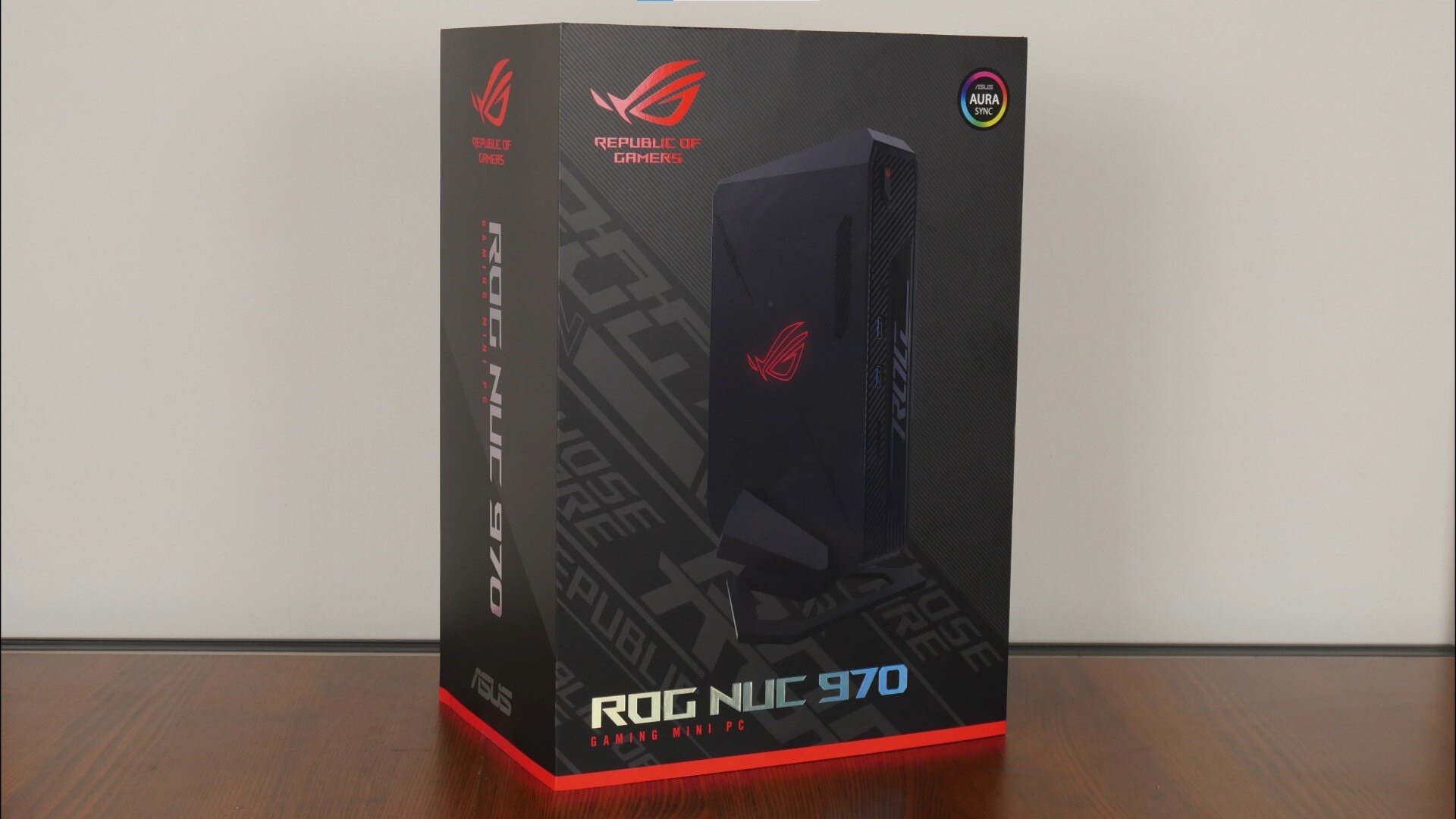 ASUS ROG NUC 970 Box (Front)