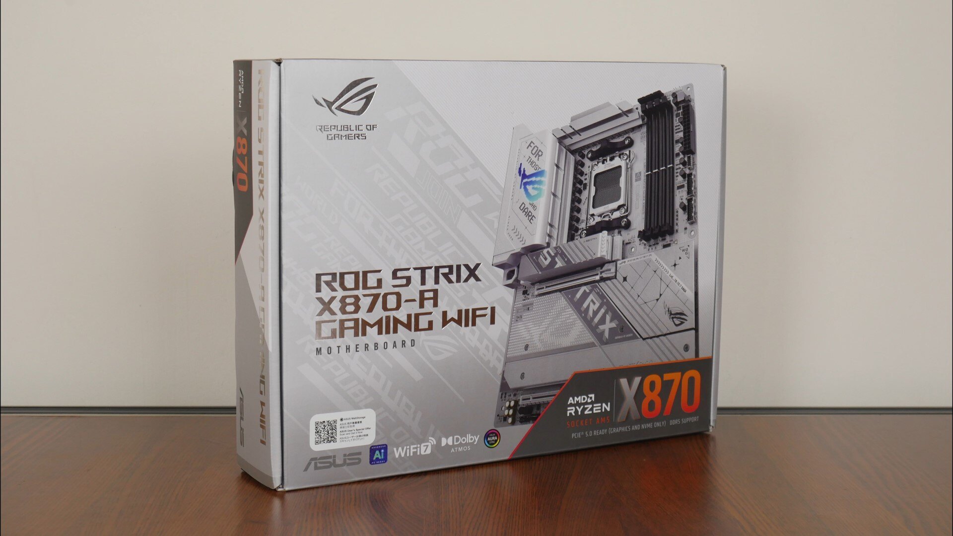 ASUS ROG Strix X870-A Gaming WIFI Packaging (Front)