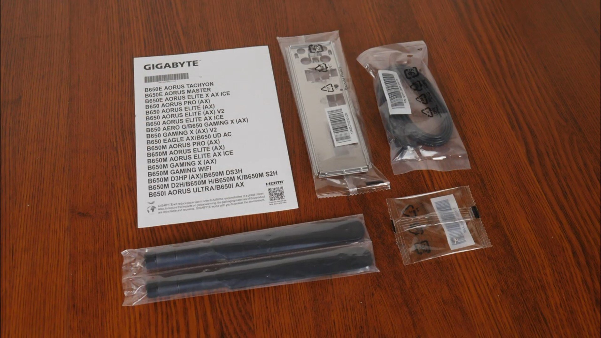 Gigabyte B650I AX Packaging (Contents)