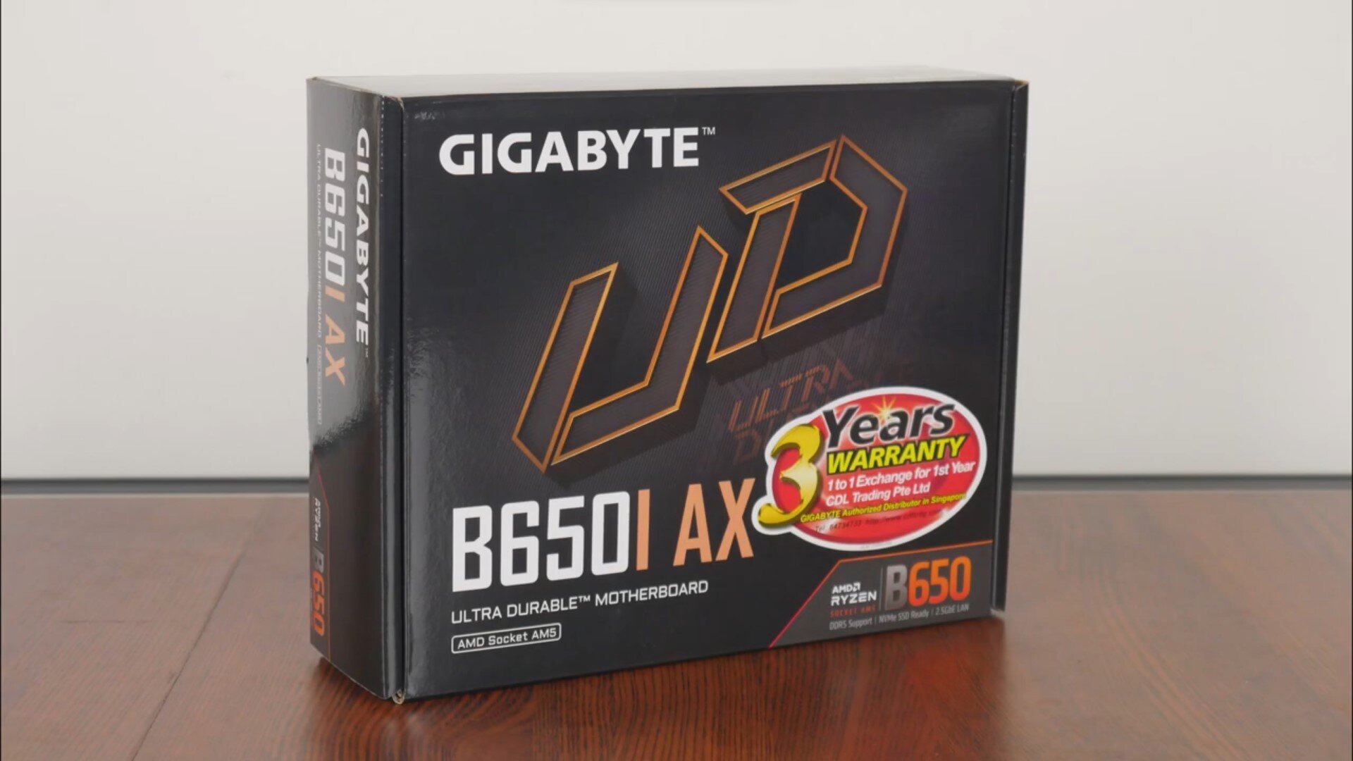 Gigabyte B650I AX Packaging (Front)