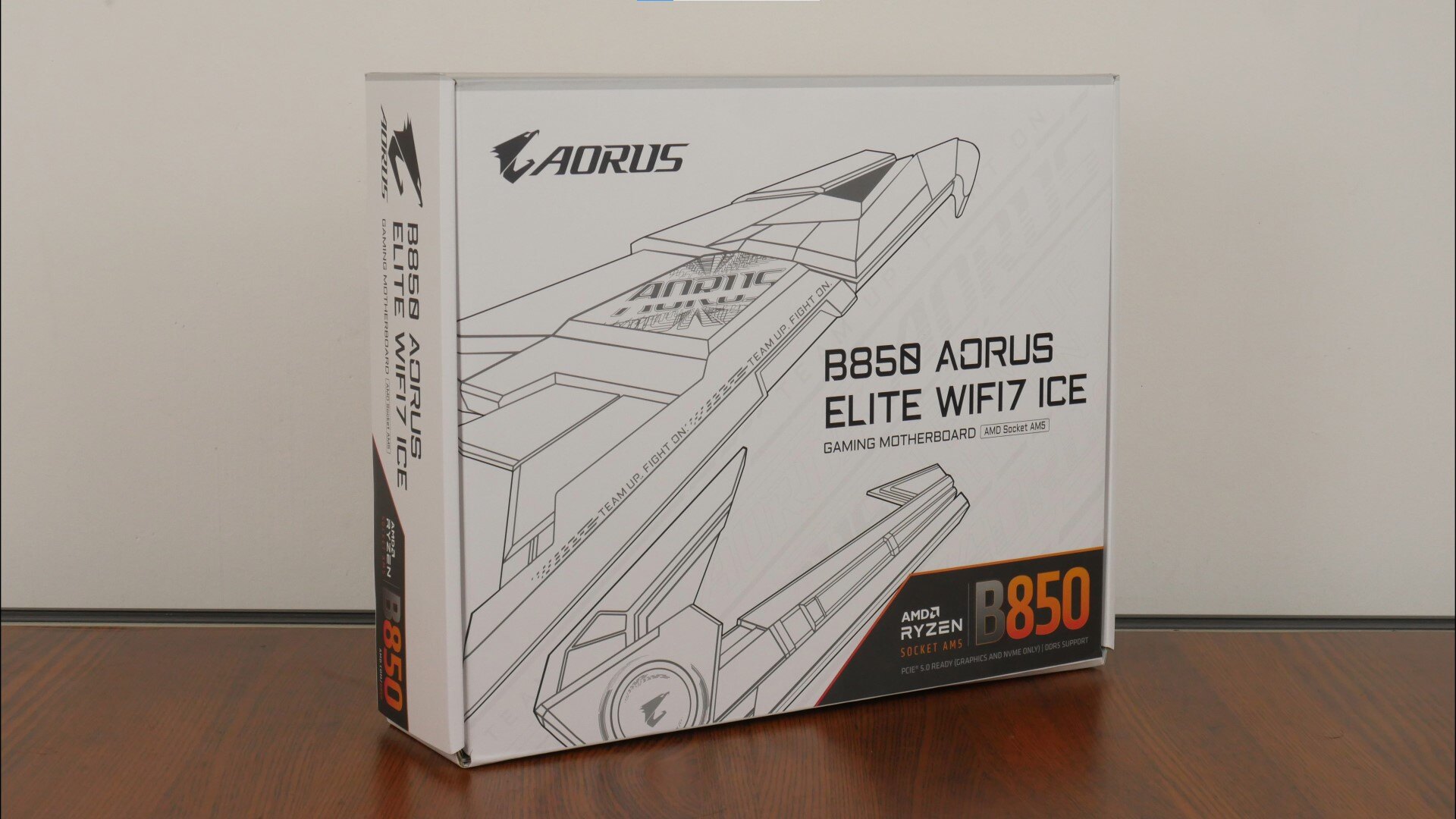 Gigabyte B850 AORUS ELITE WIFI7 ICE Packaging (Front)