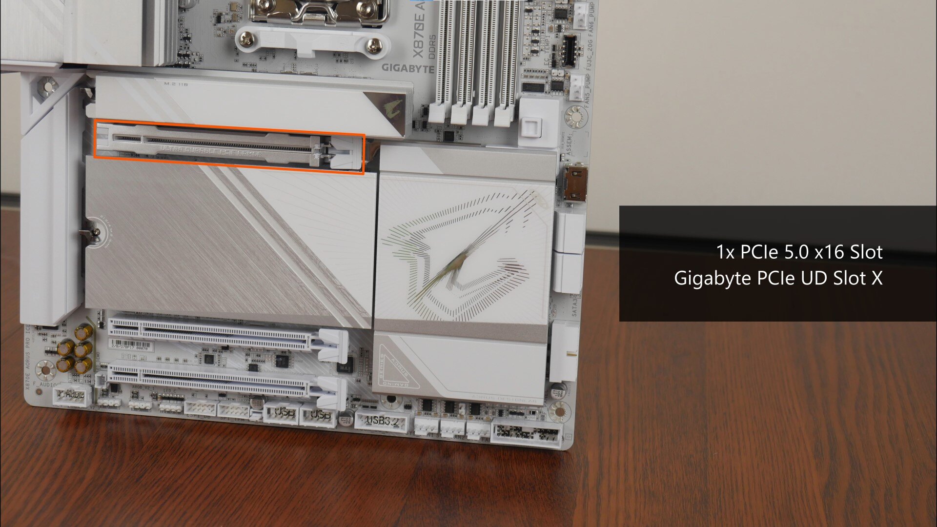 Gigabyte X870E AORUS PRO ICE PCIe 5.0 x16 Slot