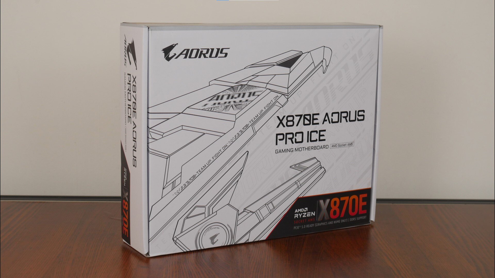 Gigabyte X870E AORUS PRO ICE Packaging (Front)