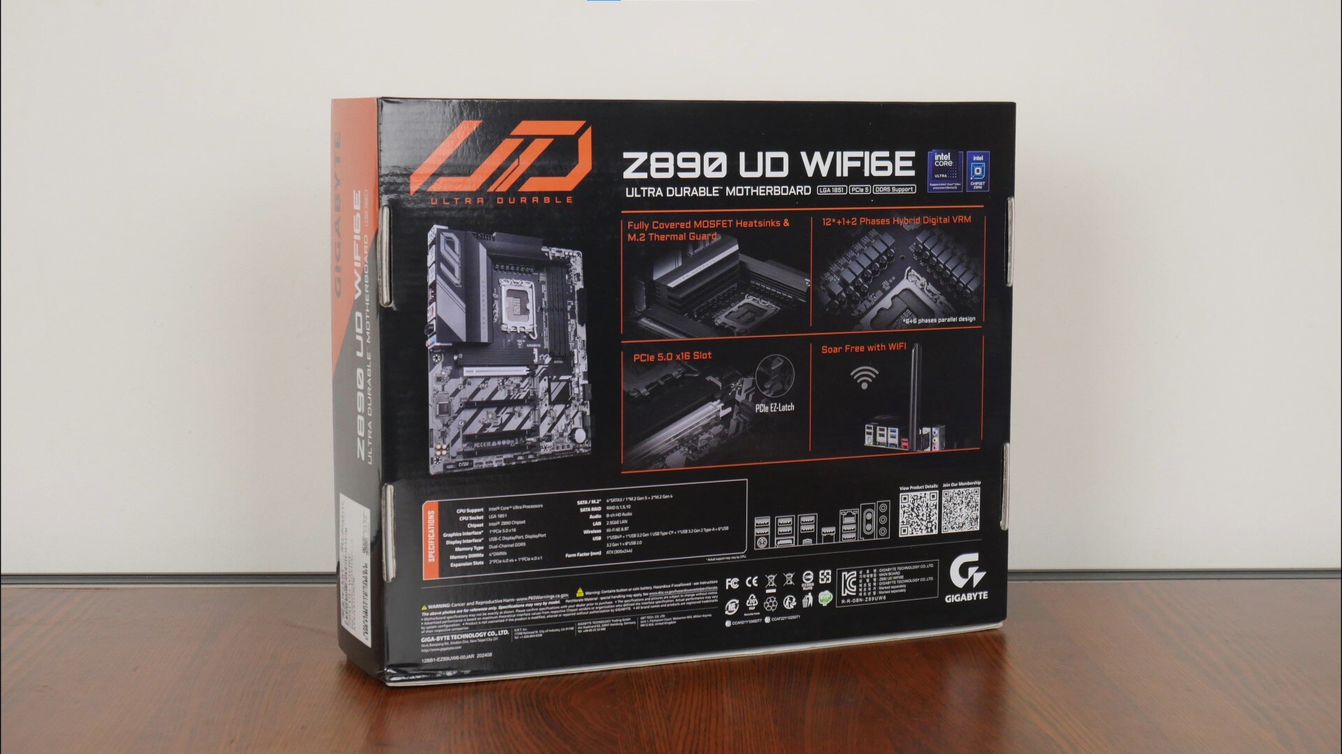 Gigabyte Z890 UD WIFI6E Packaging (Rear)