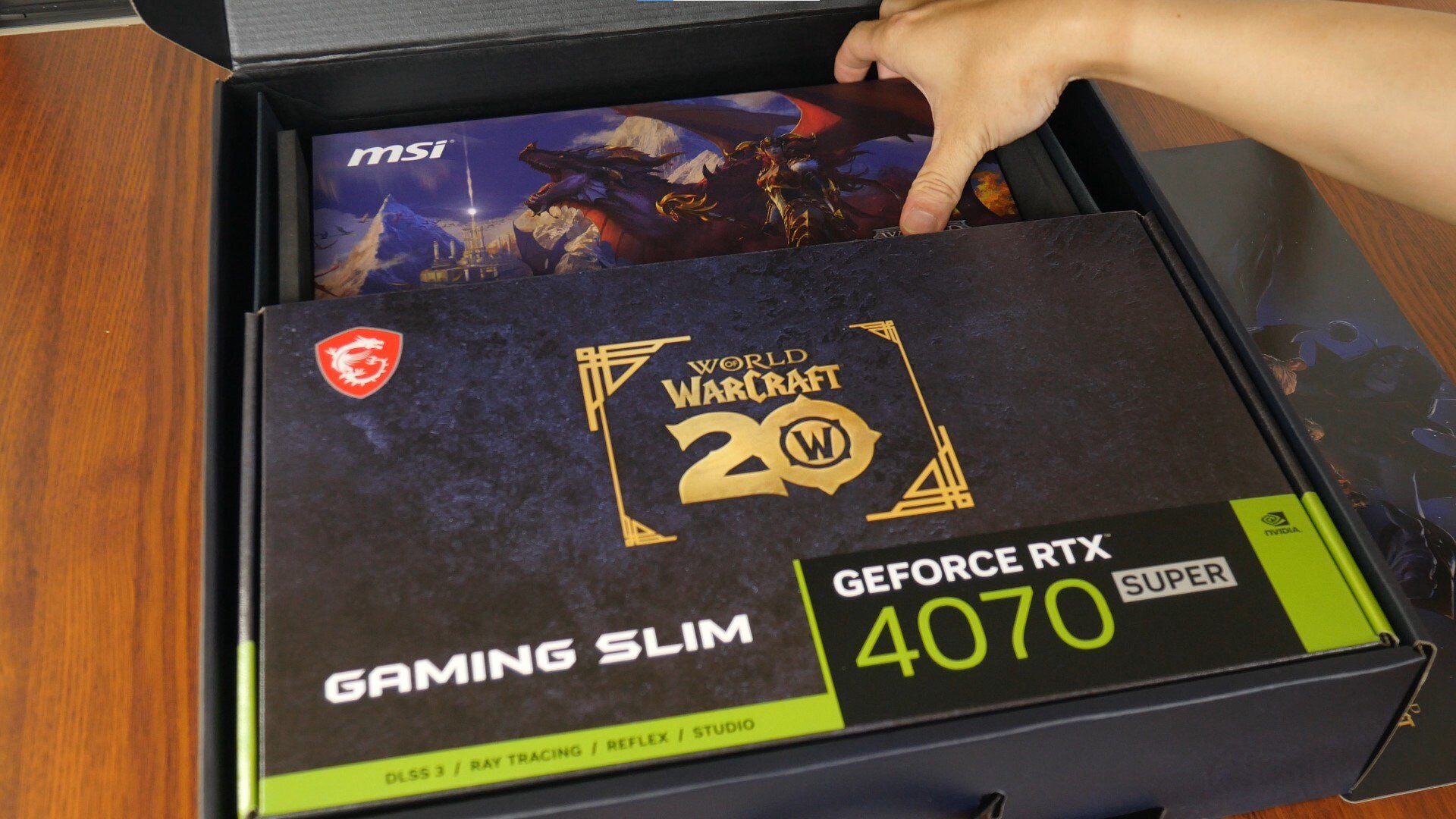 MSI GeForce RTX 4070 SUPER 12G GAMING SLIM World of Warcraft EDITION Carry Case (Contents 2)