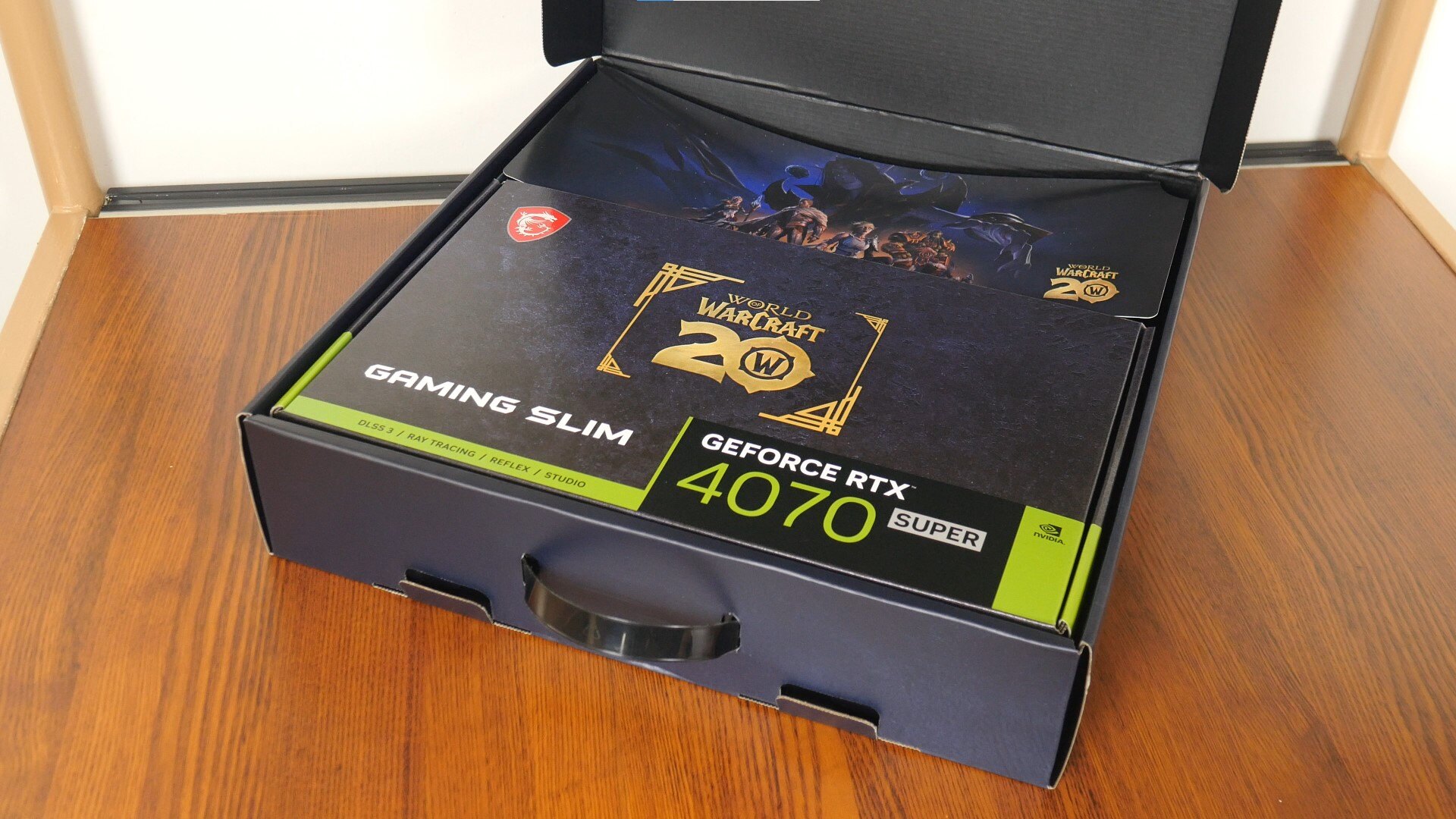 GeForce RTX 4070 SUPER 12G GAMING SLIM World of Warcraft Edition Carry Case (Contents)